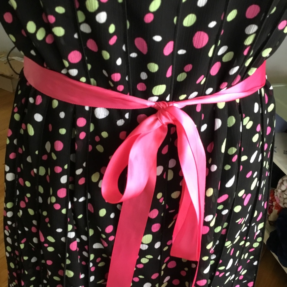 BEAUTIFUL POLKA DOT SWING DRESS - Picture 9 of 13